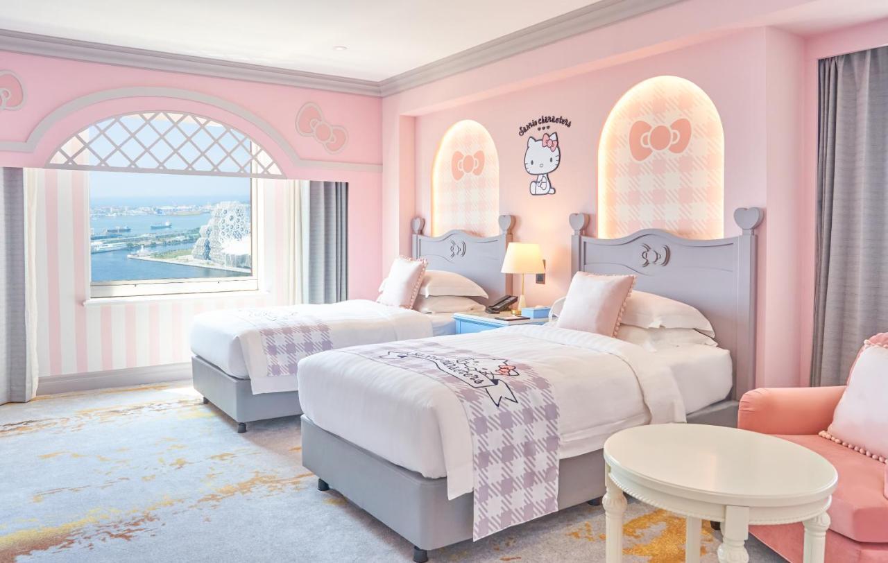 Grand Hi Lai Hotel Гаосюн Экстерьер фото Hello Kitty themed room at the Mira Hong Kong