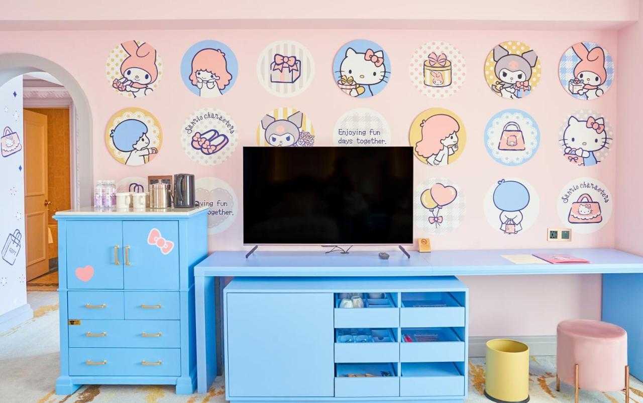 Grand Hi Lai Hotel Гаосюн Экстерьер фото Sanrio characters on a wall