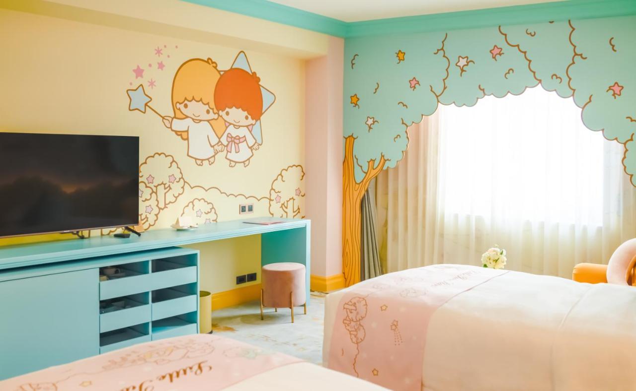 Grand Hi Lai Hotel Гаосюн Экстерьер фото Little Twin Stars themed room at the Mira Hotel in Hong Kong